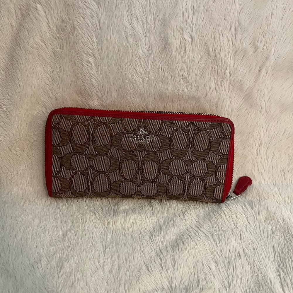 COACH ACCORDION ZIP WALLET IN SIGNATURE CANVAS